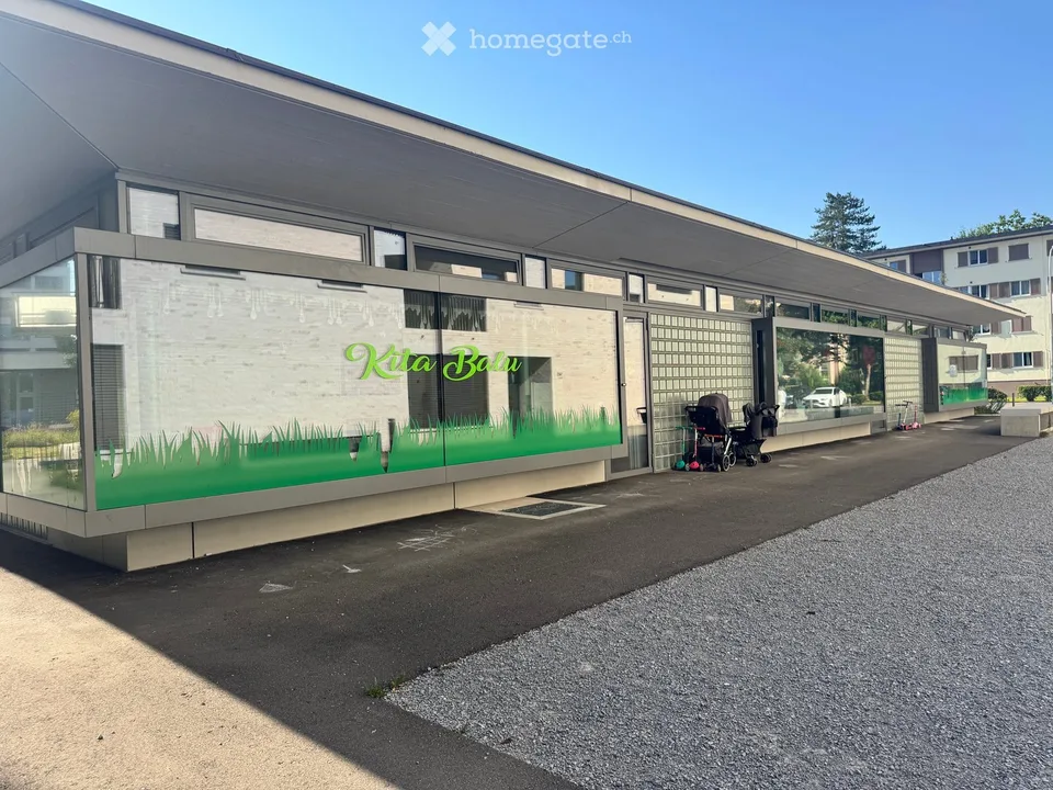 Helle Gewerbe an ruhiger Lage in Schwamendingen von 100 bis 350m², rollstuhlgängig, ab Oktober 2026