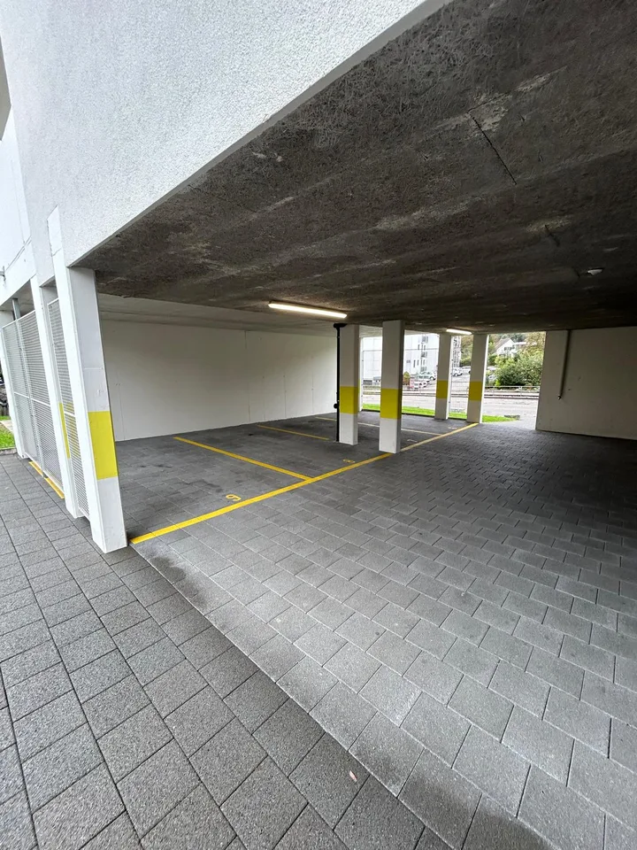 Diverse gedeckte Parkplätze an zentraler Lage mit optimaler Verkehrsanbindung