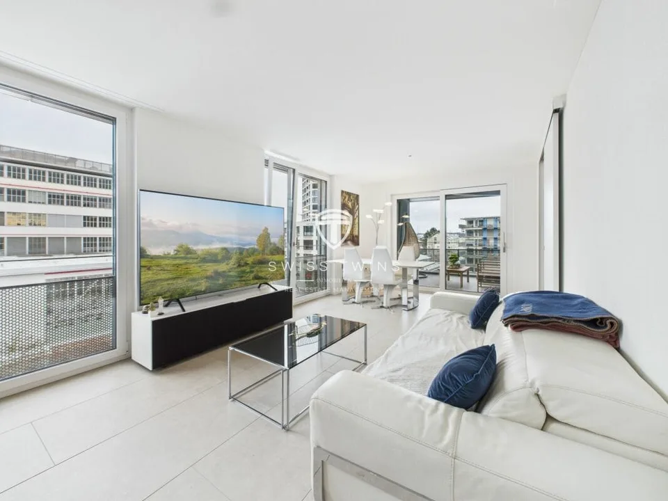 Moderne 3.5-Zimmer-Penthousewohnung mit Loggia in Zürich