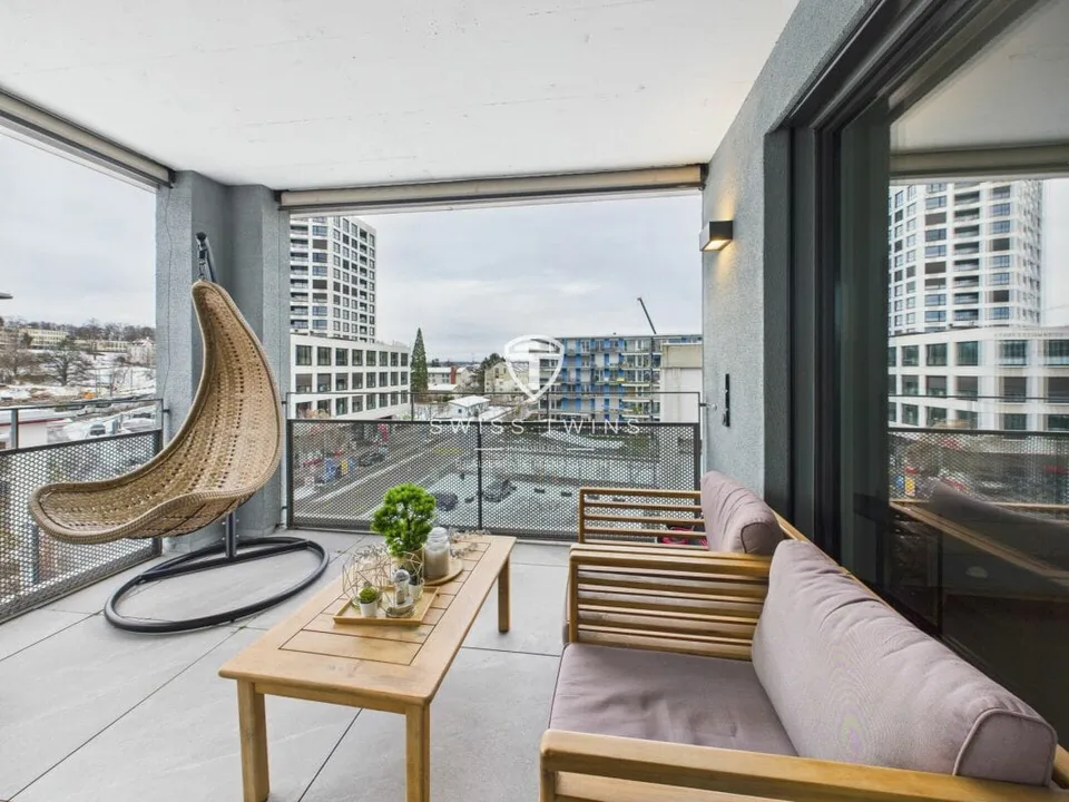 Moderne 3.5-Zimmer-Penthousewohnung mit Loggia in Zürich
