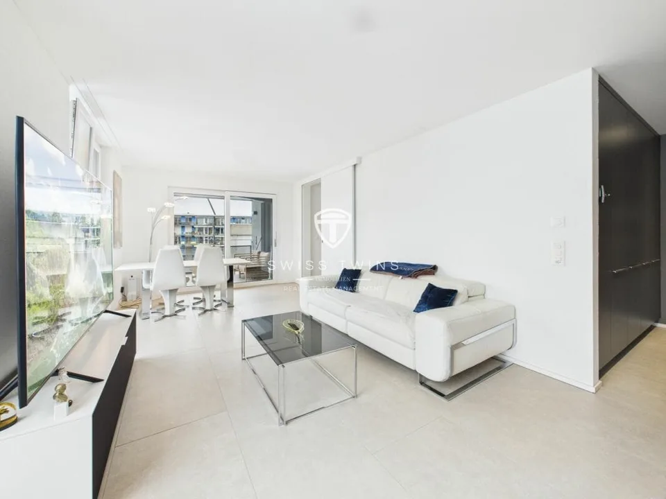 Moderne 3.5-Zimmer-Penthousewohnung mit Loggia in Zürich