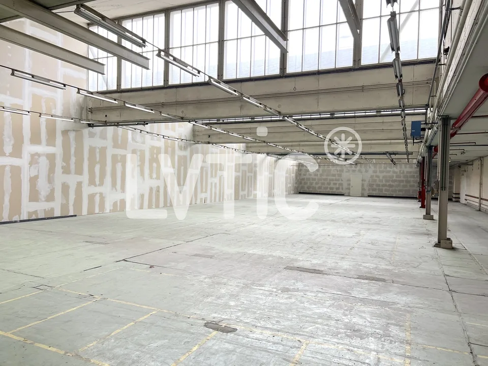 Dépôt de 700 m2 à louer à Crissier