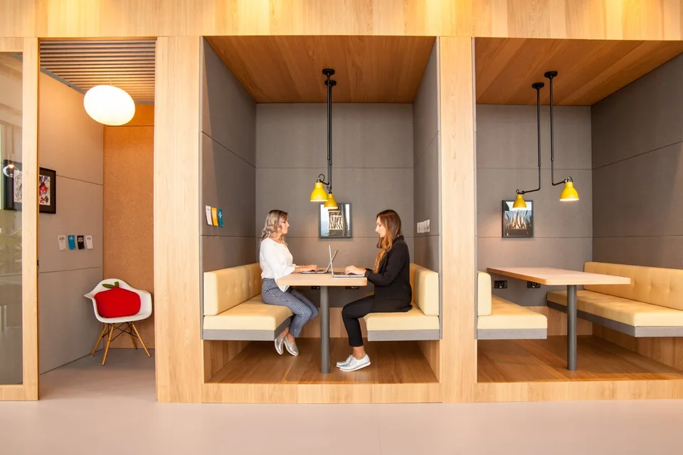 Eigener Schreibtisch in Spaces Grosspeter Tower