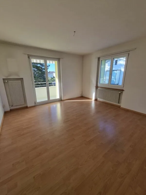 Appartamento di 3 locali parzialmente ristrutturato con balcone a Lengnau in affitto – foto 6 di 7