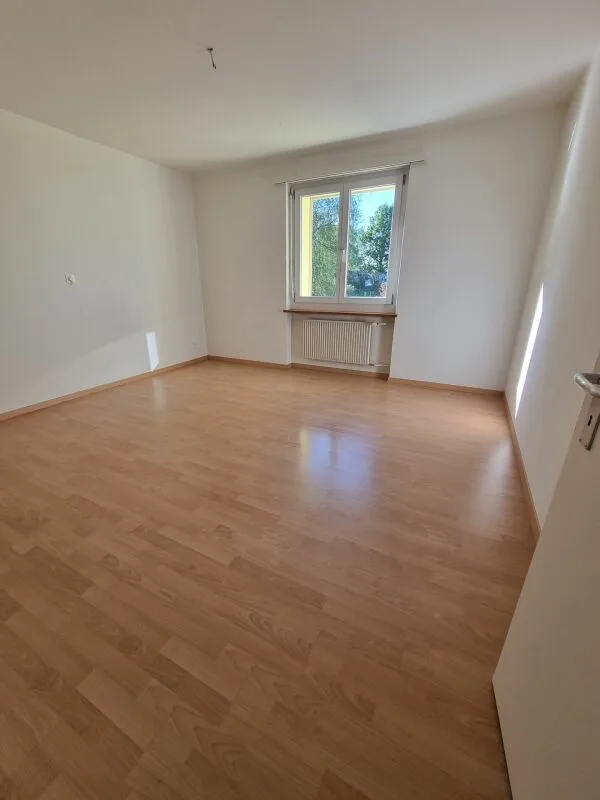 Appartamento di 3 locali parzialmente ristrutturato con balcone a Lengnau in affitto – foto 7 di 7