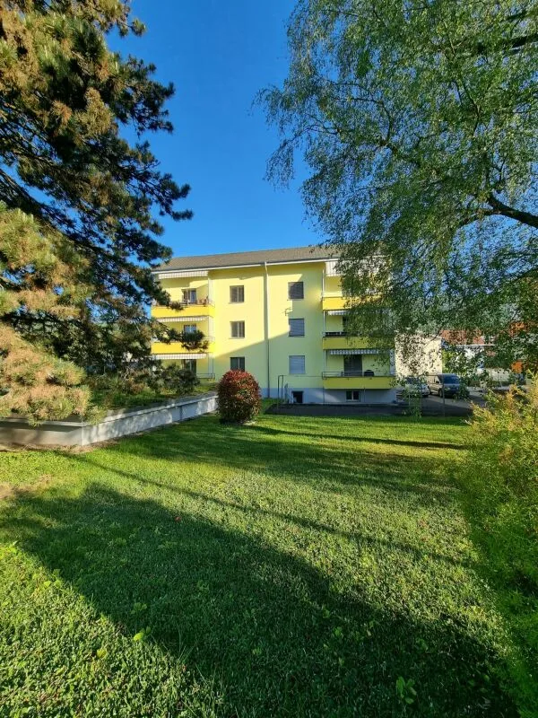 Teilsanierte 3-Zimmerwohnung mit Balkon in Lengnau zu vermieten
