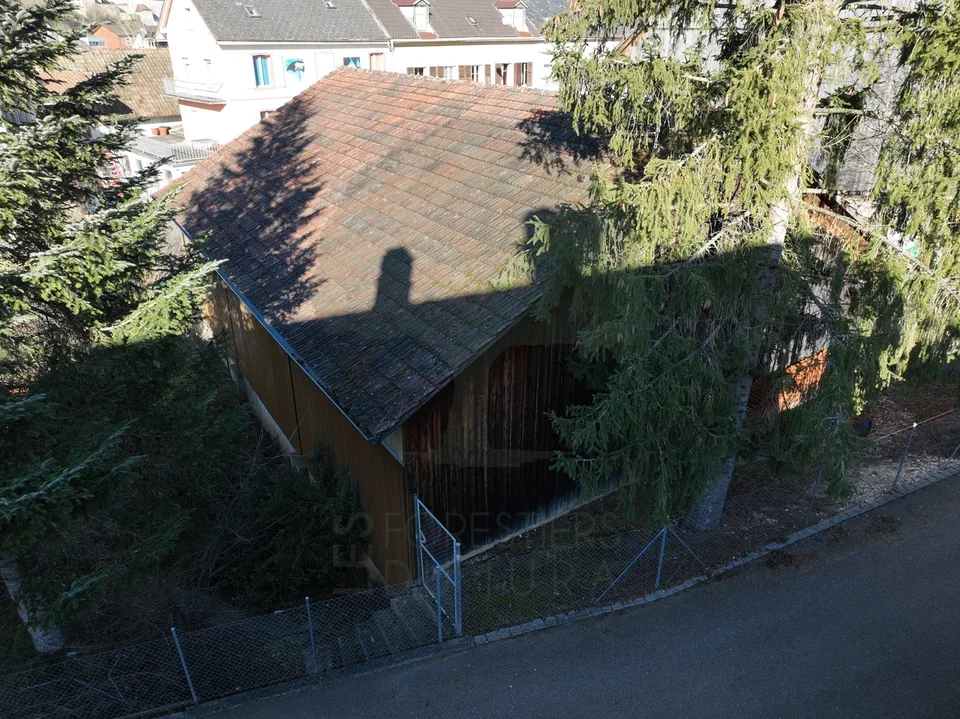 Hangar von 220m2 mitten im Zentrum von Porrentruy