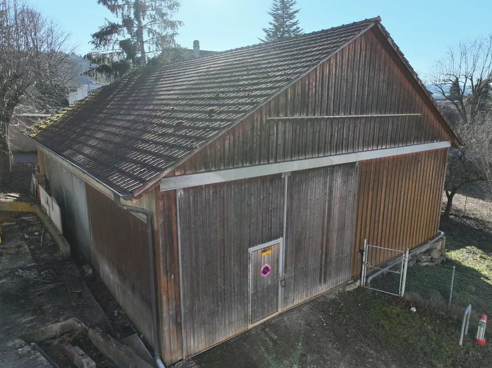Hangar von 220m2 mitten im Zentrum von Porrentruy