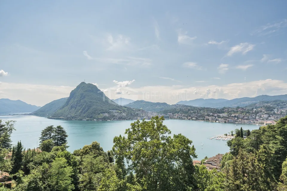 ELEGANTE APPARTAMENTO DI 5.5 LOCALI CON SPETTACOLARE VISTA LAGO