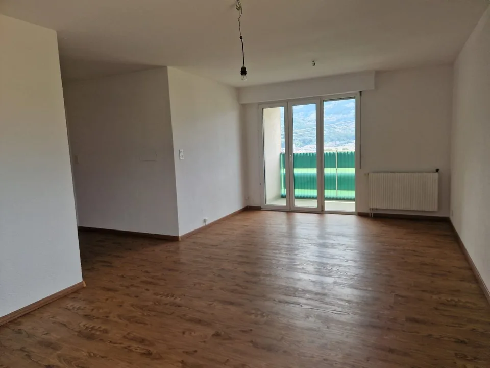 Massongex: helles 2.5-Zimmer-Wohnung mit atemberaubendem Blick zu vermieten