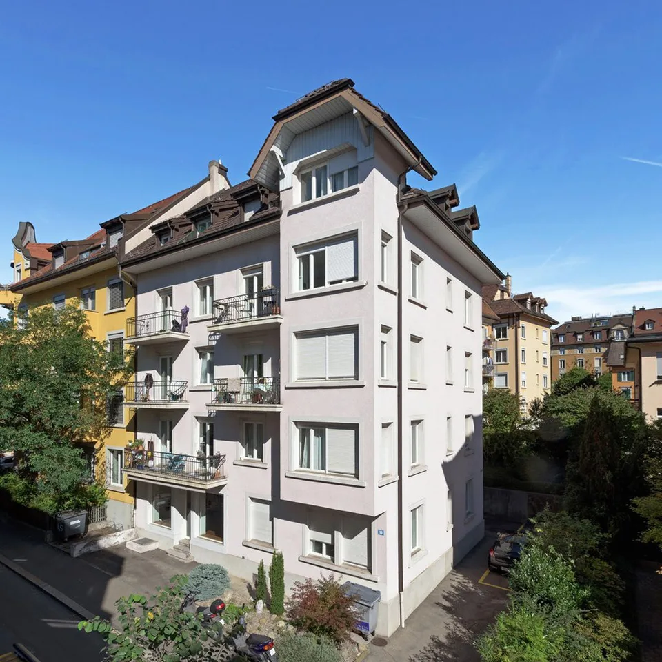 Motorradplatz neben dem Bahnhof Wipkingen