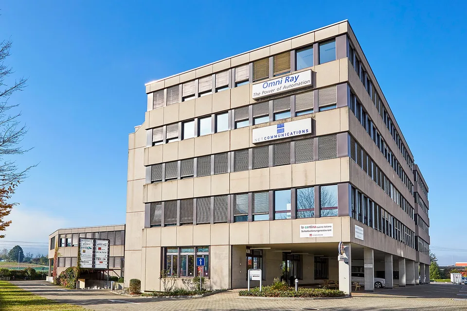 Helles Büro im 4. OG in Dübendorf