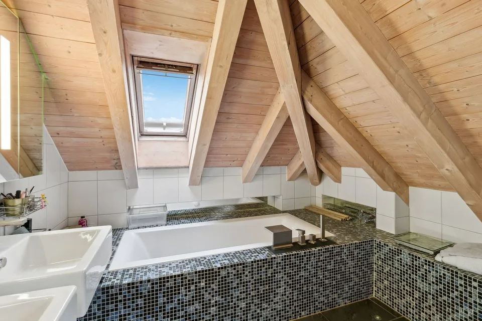 Exklusives, ruhig gelegenes Einfamilienhaus mit Pool zur Langzeitmiete – Foto 8 von 13
