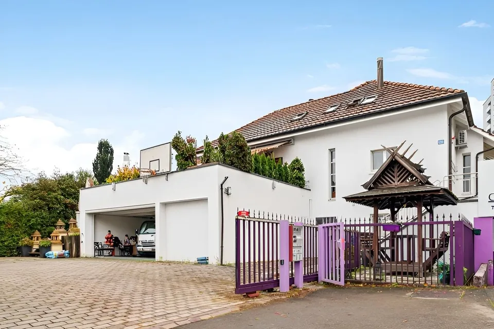 Maison de famille exclusive, située au calme avec piscine à louer à long terme