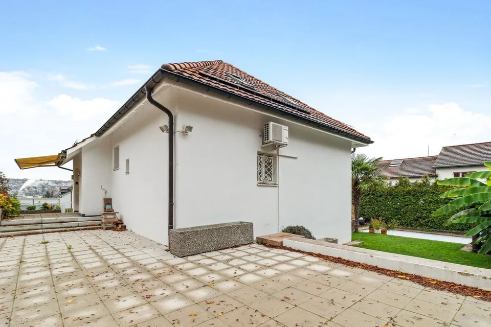 Exklusives, ruhig gelegenes Einfamilienhaus mit Pool zur Langzeitmiete – Foto 13 von 13