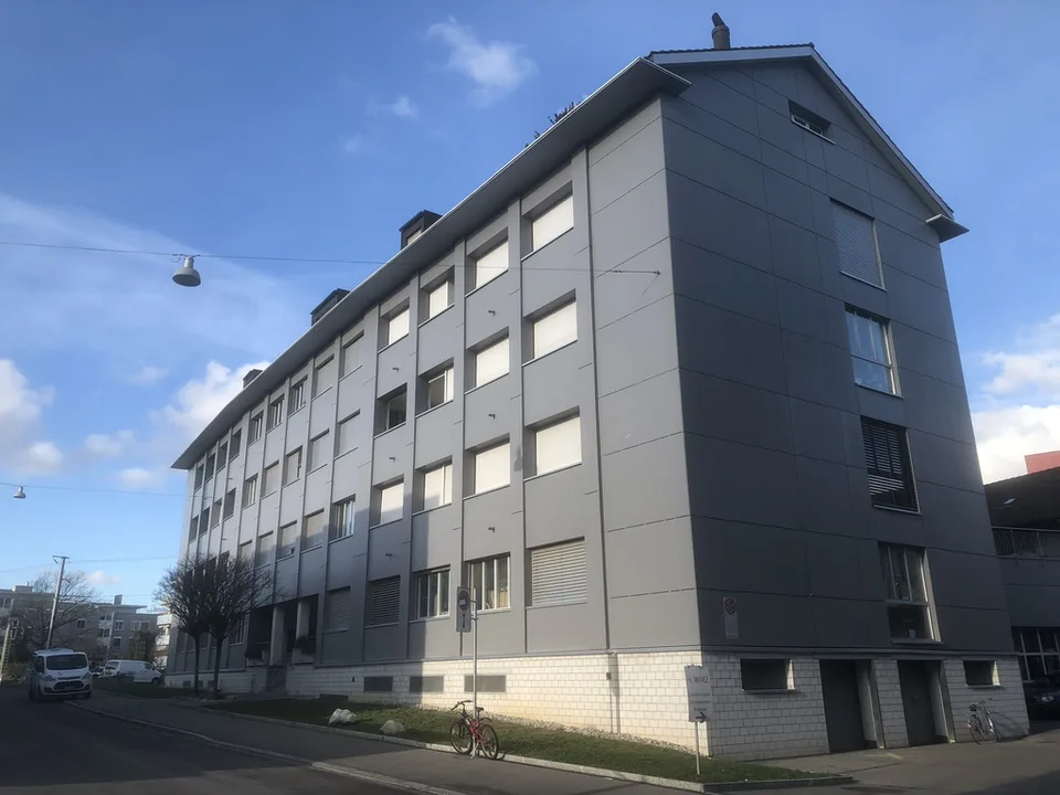 Grosszügige Gewerbefläche direkt beim Farbhof