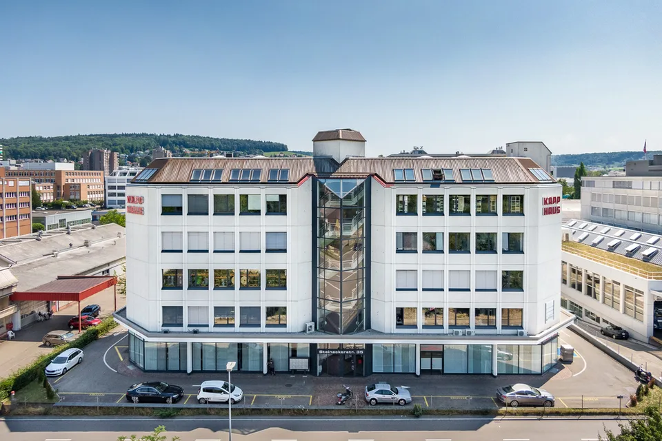 Perfekt angebunden, sofort bezugsbereit: 511m2 im Herzen von Urdorf