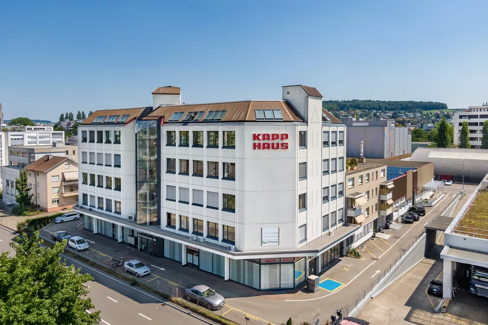 Parfaitement connecté, prêt à être occupé immédiatement : 511m2 au cœur d'Urdorf