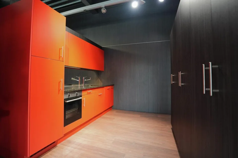 Attractive commercial/office and storage space