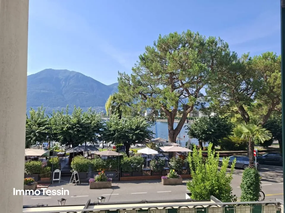 SELTENHEIT: Wohnen an absoluter Bestlage direkt an der bekannten Seepromenade von Muralto / Locarno