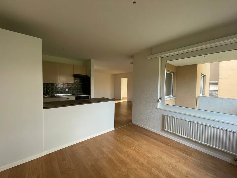 Appartamento luminoso 3.5 locali con balcone a Dübendorf
