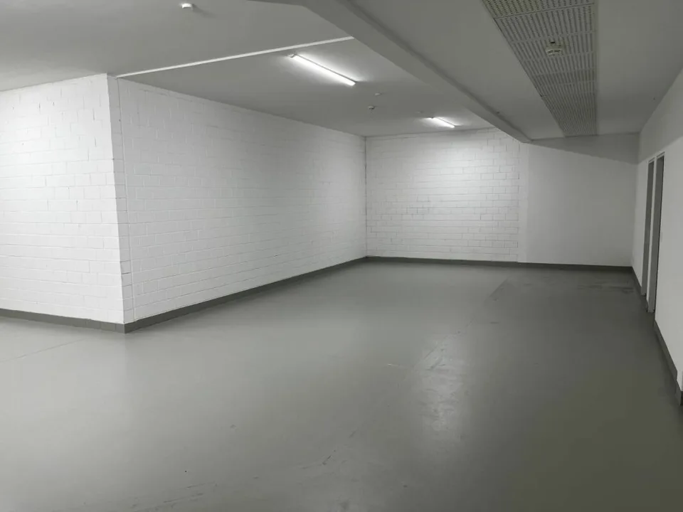 Warehouse 50 m² on the 2nd floor with loading ramp and goods lift