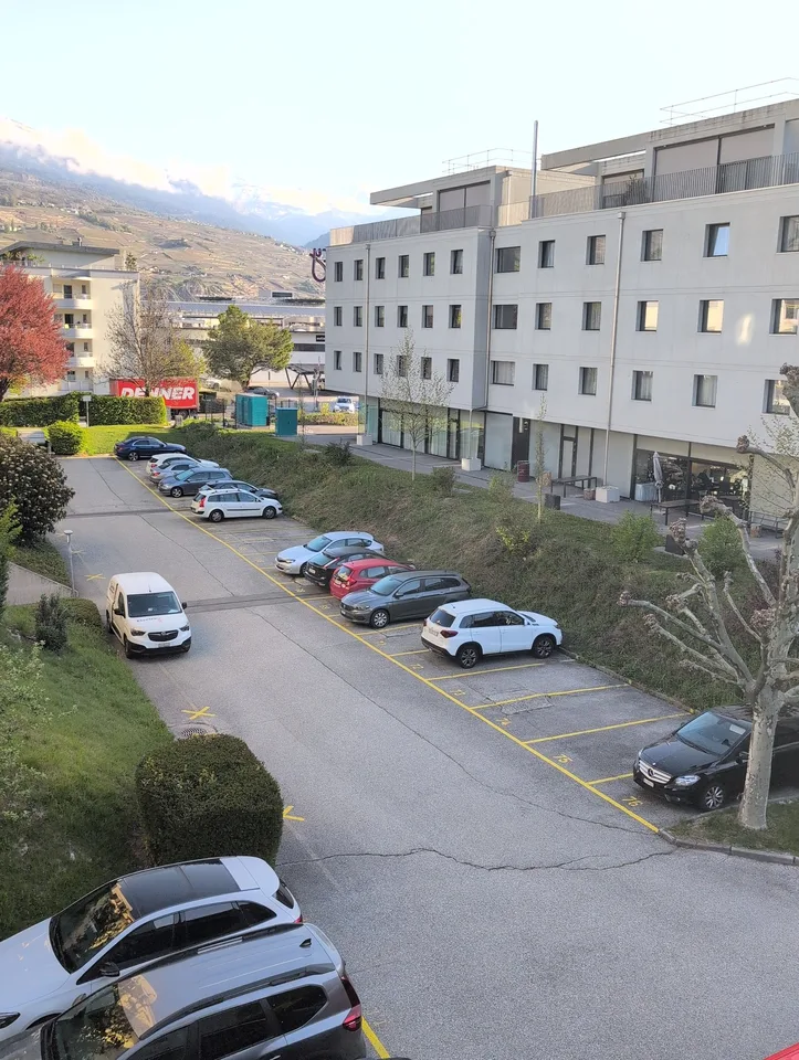 In affitto ! Vicino all'Ospedale di Sion, con parcheggi esterni !