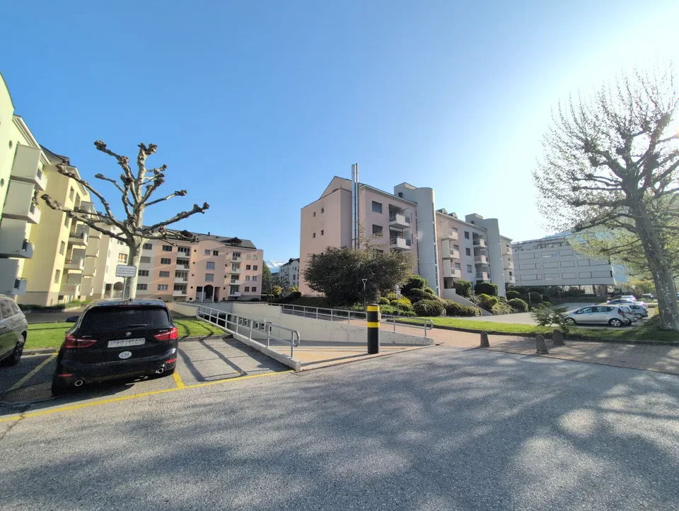 In affitto ! Vicino all'Ospedale di Sion, con parcheggi esterni !