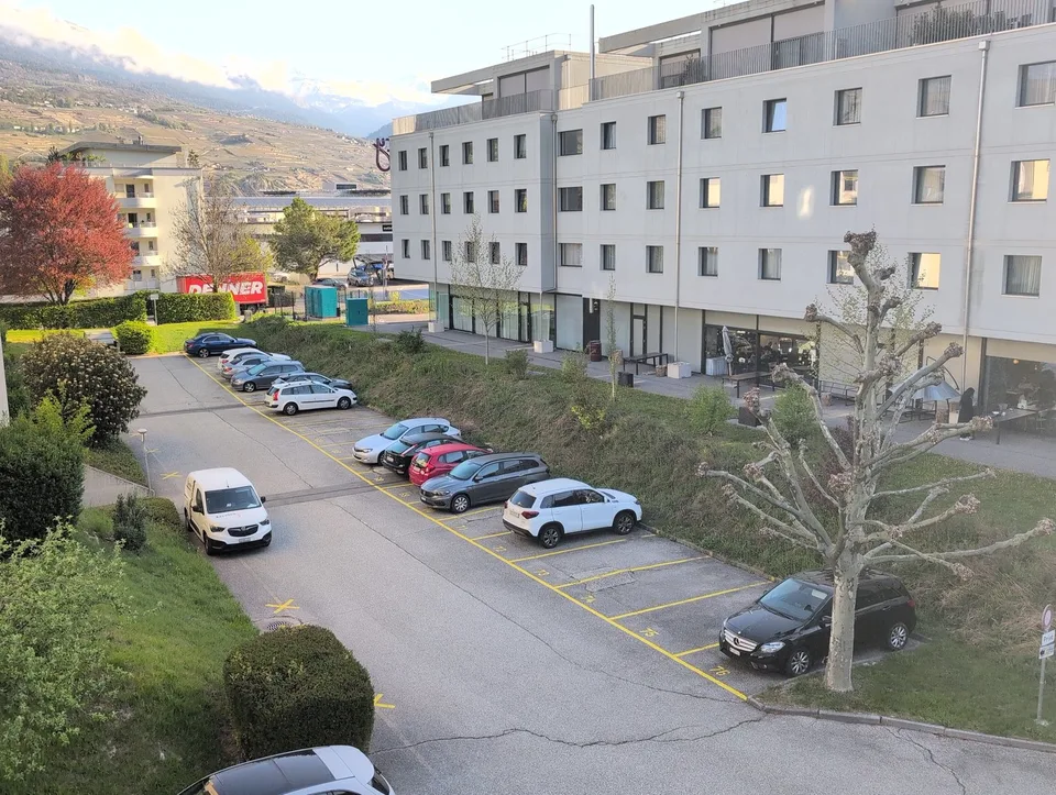 In affitto ! Vicino all'Ospedale di Sion, con parcheggi esterni !