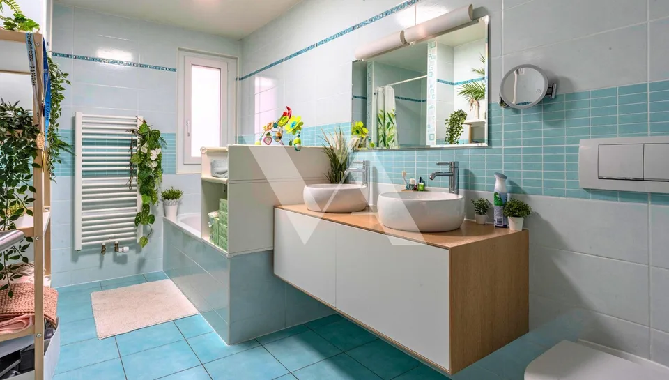 In vendita - Villa familiare ristrutturata con giardino e terrazza – foto 7 di 9