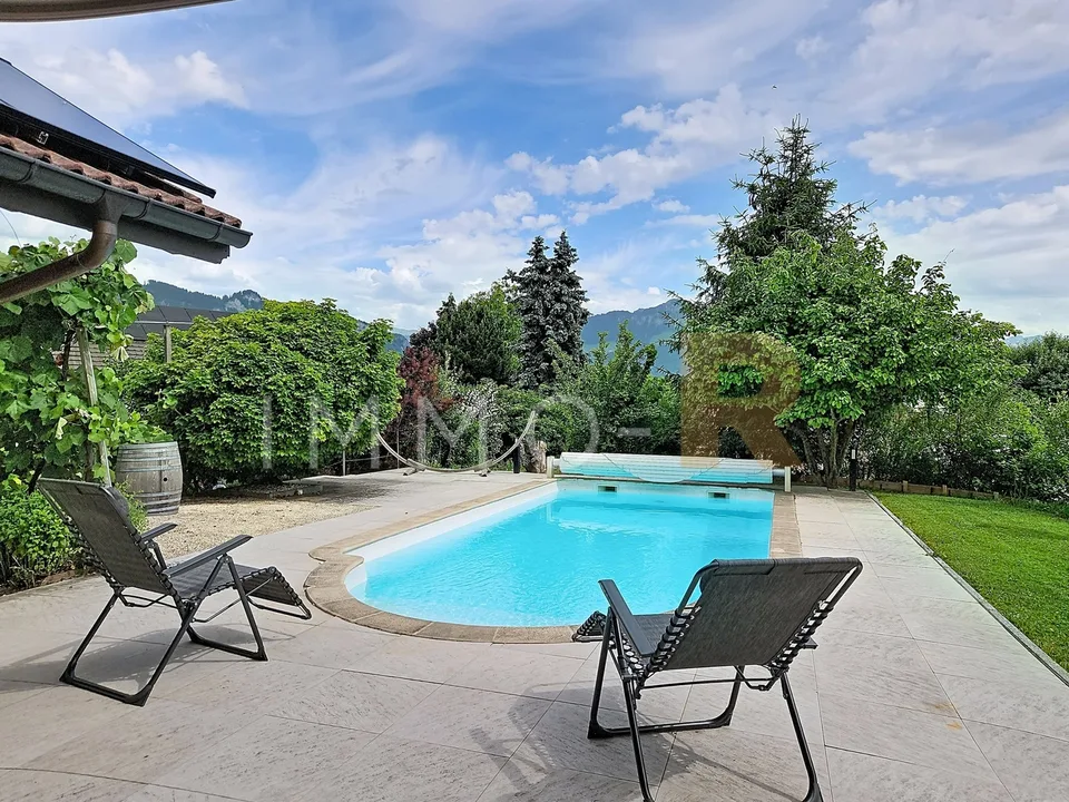 Magnifica villa di 7,5 locali con piscina riscaldata