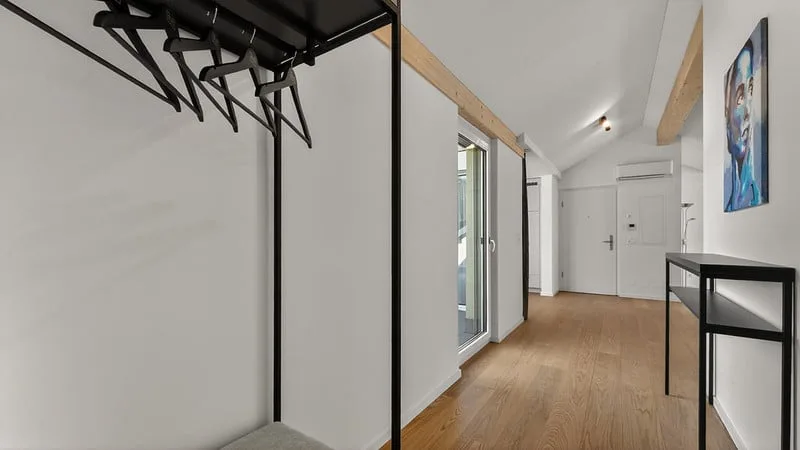 Eklusive möblierte 2.5-Zimmer Attika Wohnung mit Service und Terrasse in Biel – photo 10 sur 16