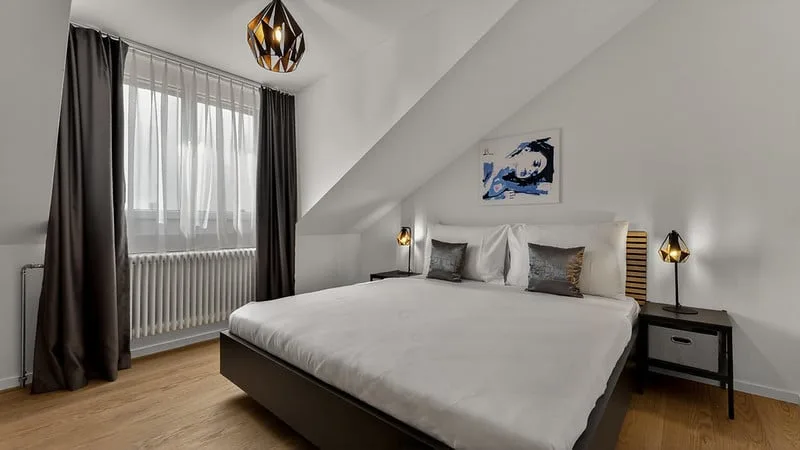 Eklusive möblierte 2.5-Zimmer Attika Wohnung mit Service und Terrasse in Biel – photo 14 sur 16