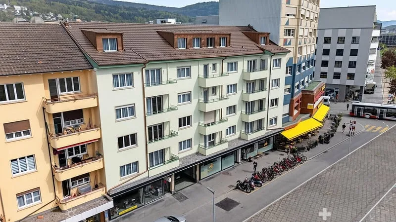 Eklusive möblierte 2.5-Zimmer Attika Wohnung mit Service und Terrasse in Biel