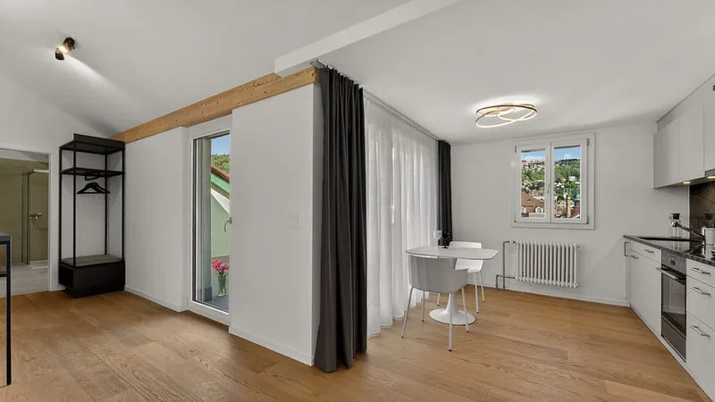 Eklusive möblierte 2.5-Zimmer Attika Wohnung mit Service und Terrasse in Biel – photo 9 sur 16