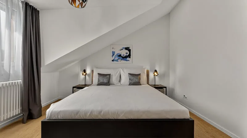 Eklusive möblierte 2.5-Zimmer Attika Wohnung mit Service und Terrasse in Biel – photo 12 sur 16