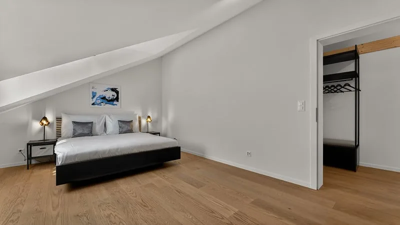 Eklusive möblierte 2.5-Zimmer Attika Wohnung mit Service und Terrasse in Biel – photo 13 sur 16
