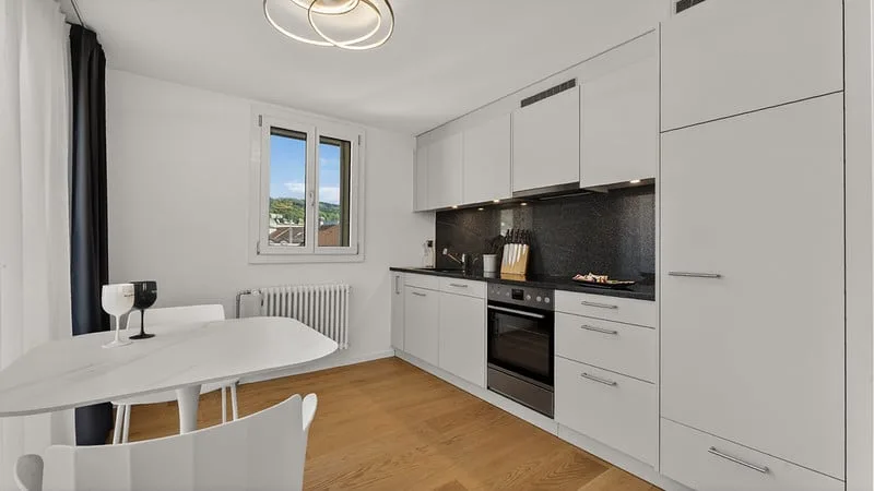 Eklusive möblierte 2.5-Zimmer Attika Wohnung mit Service und Terrasse in Biel – photo 8 sur 16