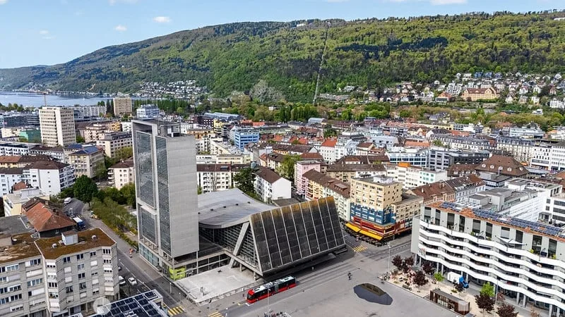 Eklusive möblierte 2.5-Zimmer Attika Wohnung mit Service und Terrasse in Biel