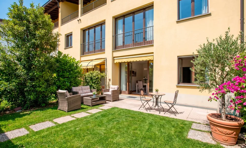 GRANDE CASA DI 6.5 LOCALI CON GIARDINO A CASTEL S. PIETRO