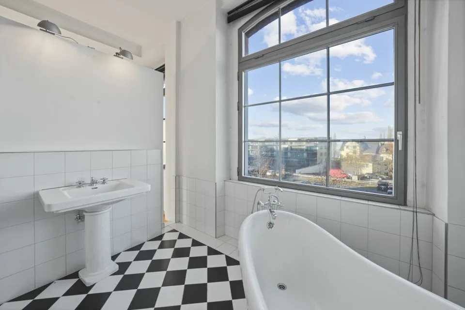 Einzigartiges, historisches Loft-Haus mit Seesicht und viel Raum zum Wohnen und Arbeiten – Foto 28 von 32