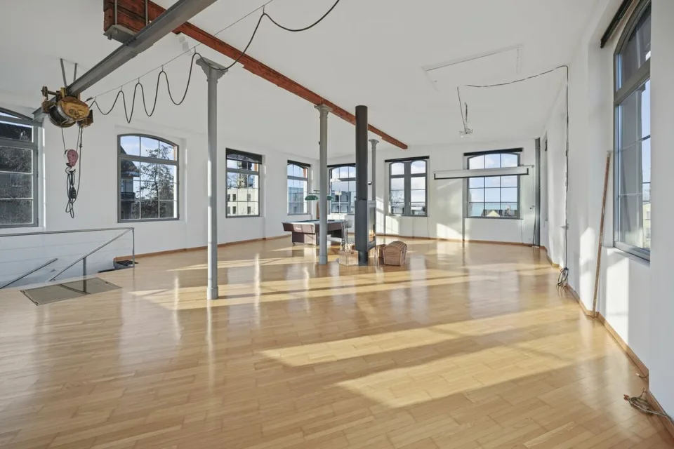 Einzigartiges, historisches Loft-Haus mit Seesicht und viel Raum zum Wohnen und Arbeiten – Foto 7 von 32