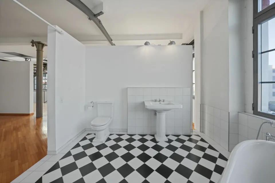 Einzigartiges, historisches Loft-Haus mit Seesicht und viel Raum zum Wohnen und Arbeiten – Foto 27 von 32