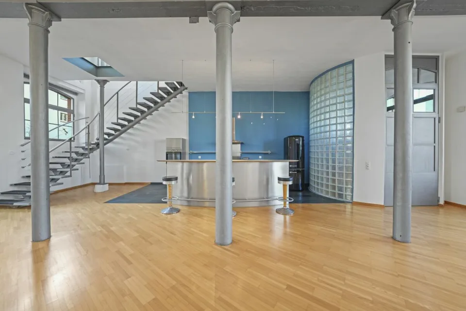 Einzigartiges, historisches Loft-Haus mit Seesicht und viel Raum zum Wohnen und Arbeiten – Foto 12 von 32
