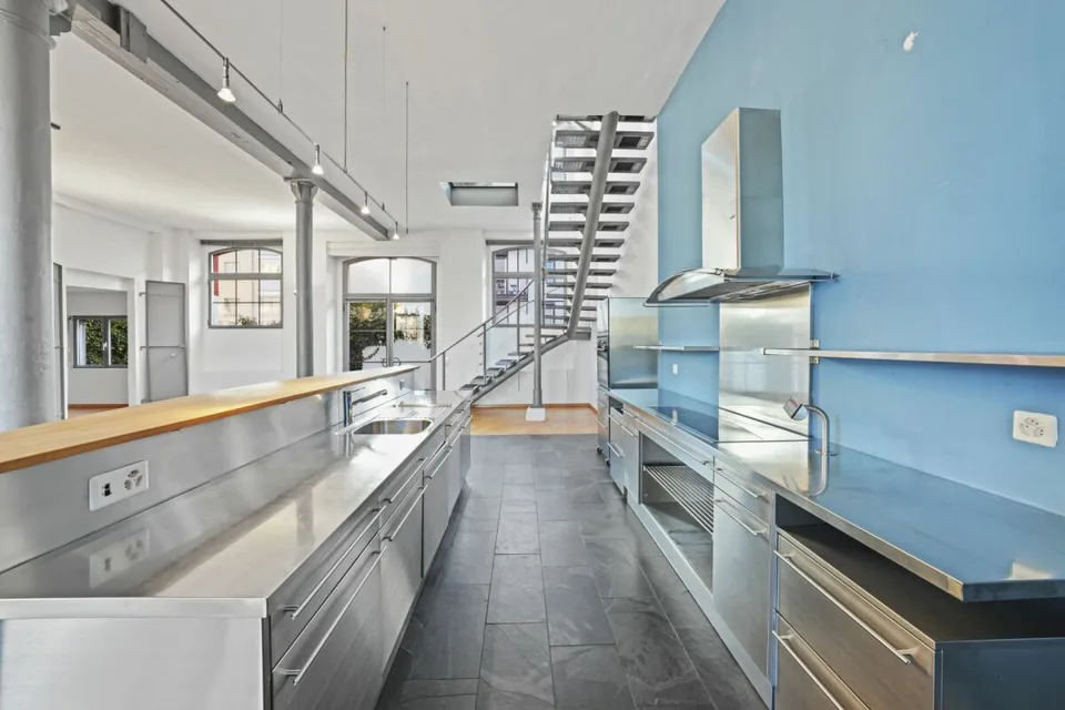 Einzigartiges, historisches Loft-Haus mit Seesicht und viel Raum zum Wohnen und Arbeiten – Foto 18 von 32