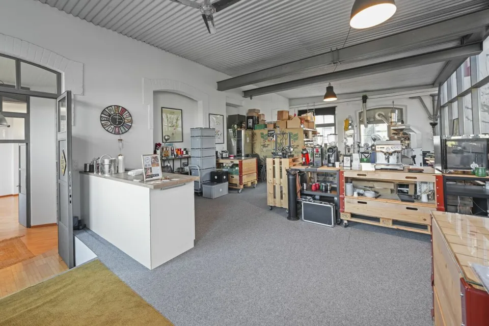 Einzigartiges, historisches Loft-Haus mit Seesicht und viel Raum zum Wohnen und Arbeiten – Foto 8 von 32