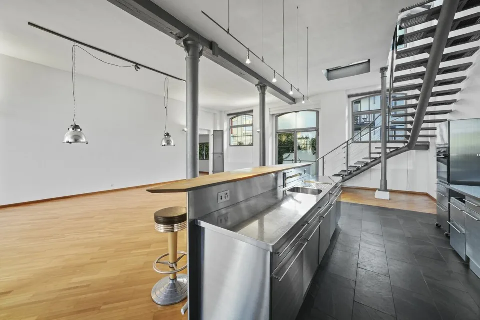 Einzigartiges, historisches Loft-Haus mit Seesicht und viel Raum zum Wohnen und Arbeiten – Foto 20 von 32