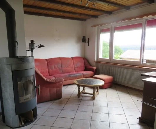 Familiäre Villa in einer sehr ruhigen Wohngegend mit schönem Blick auf den Chasseral