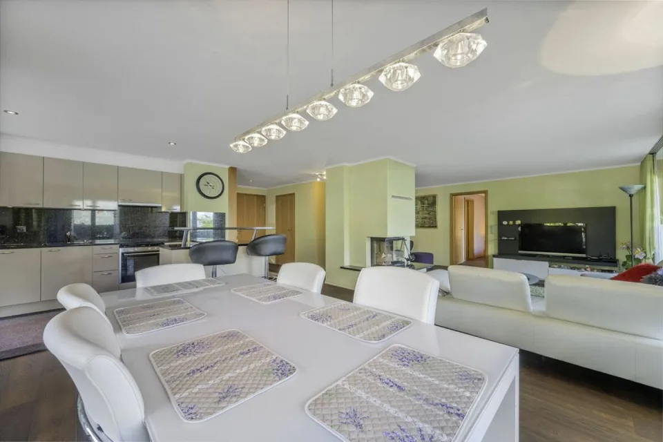 Vivere sul lago 4,5 locali appartamento con giardino a Iseltwald – foto 8 di 18