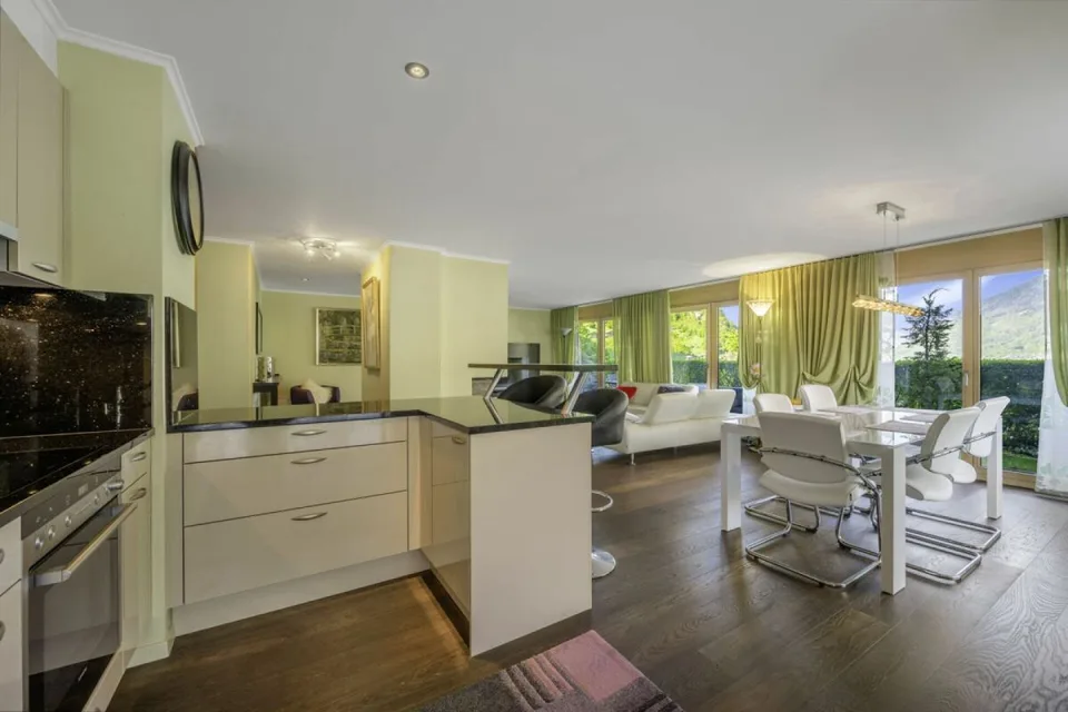 Vivere sul lago 4,5 locali appartamento con giardino a Iseltwald – foto 7 di 18